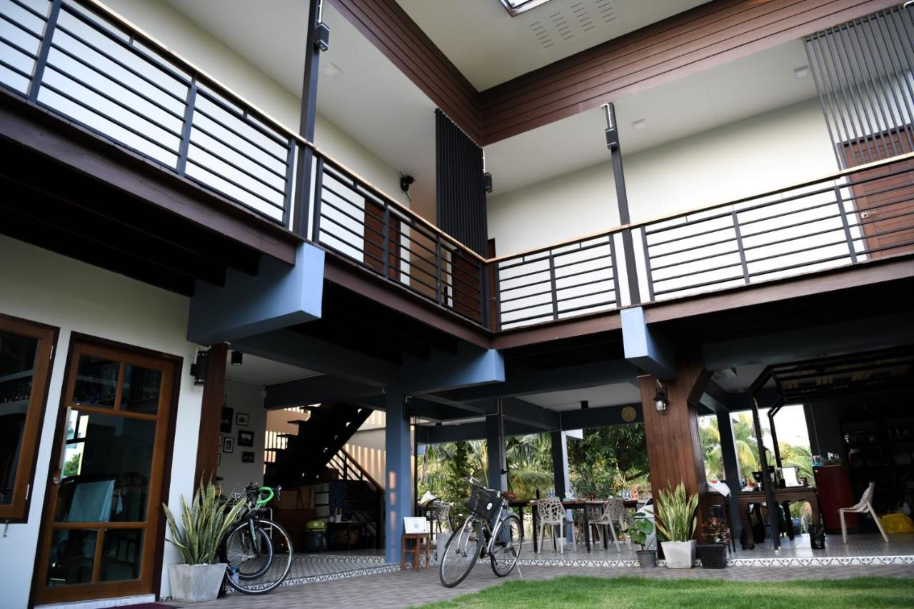 Sabua The Terrace Homestay ウタイターニー エクステリア 写真
